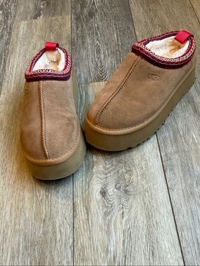 UGG Chestnut Suede Platform Clog with Red Accent (Size 38)